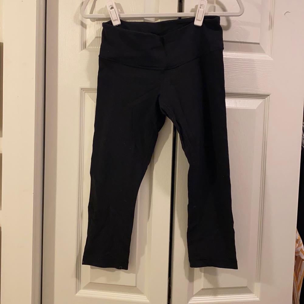 Black lululemon cropped wunder under leggings